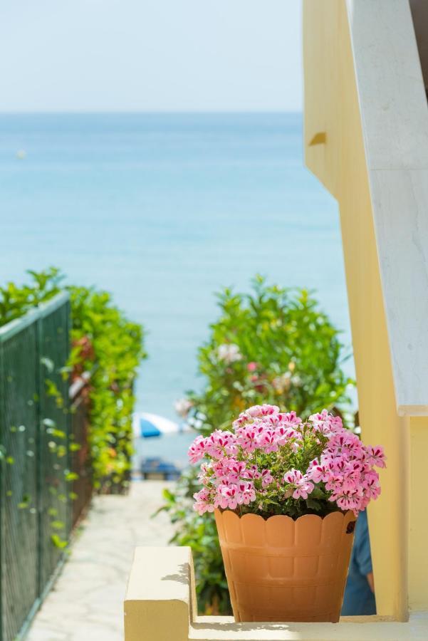 Waves Apartments Melody Glyfada Экстерьер фото